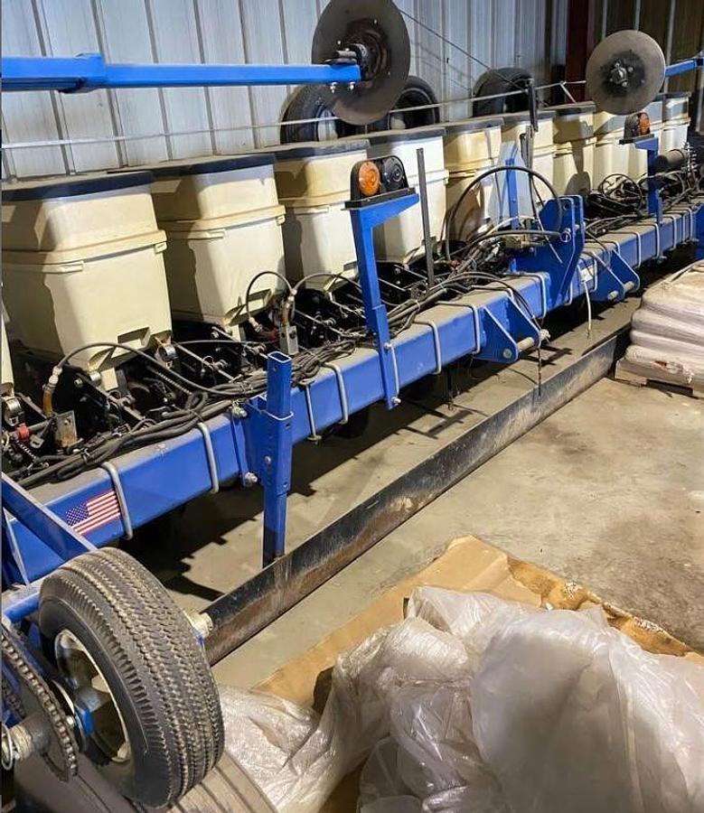 Used 2013 Kinze 3110