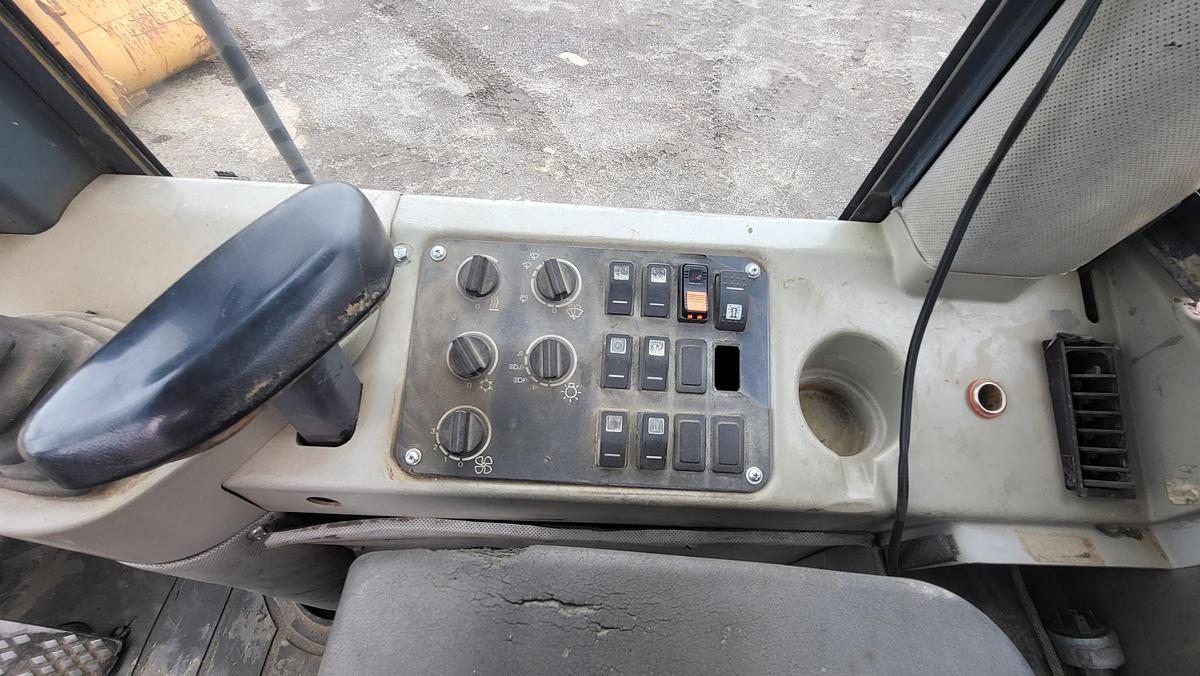 Used 2001 Case 821C Wheel Loader
