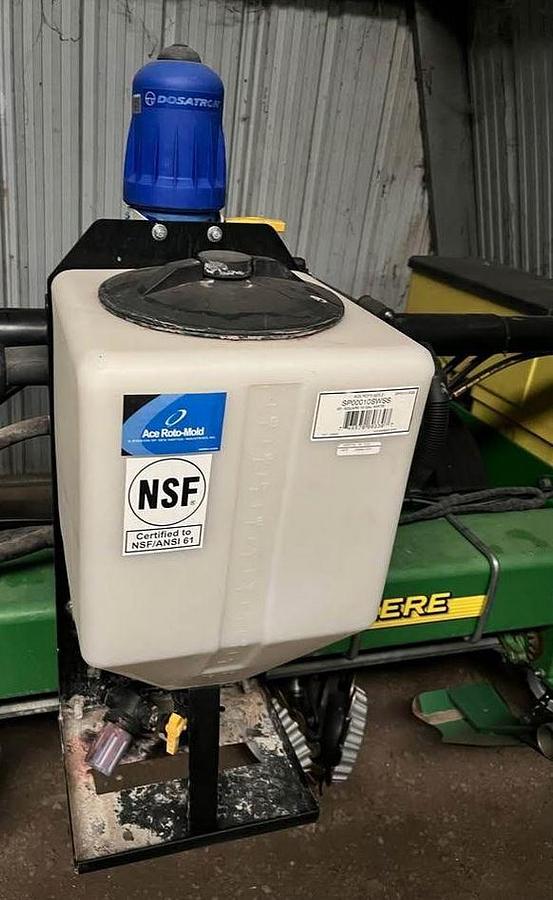 Used JOHN DEERE 1720 Planter