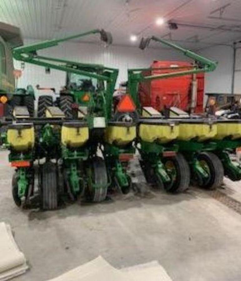 Used 2010 JOHN DEERE 1760 MaxEmerge XP Vac Planter