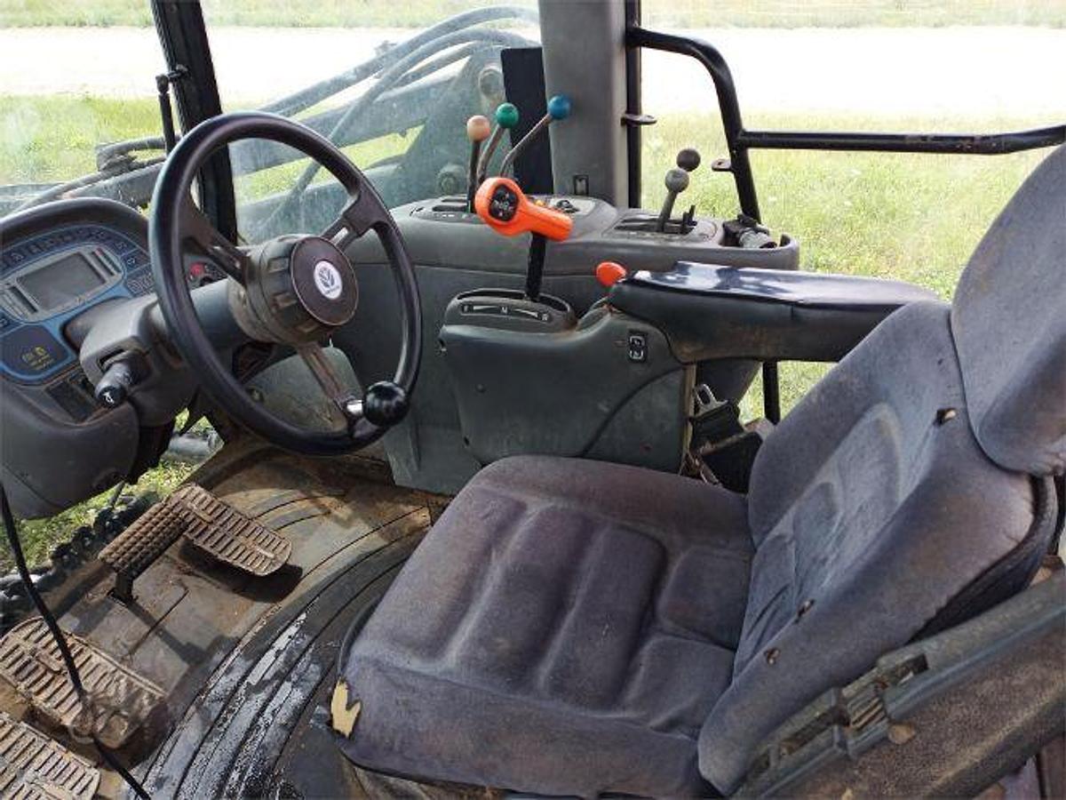 Used 2002 NEW HOLLAND TV140