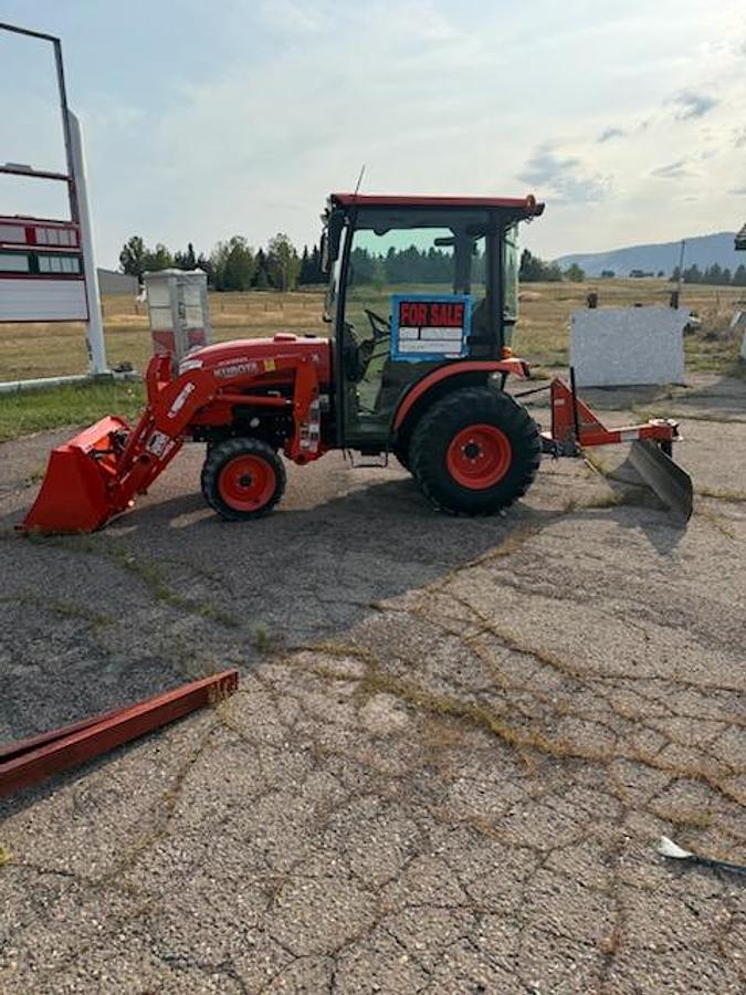 Used 2017 Kubota B3350 w/ Loader