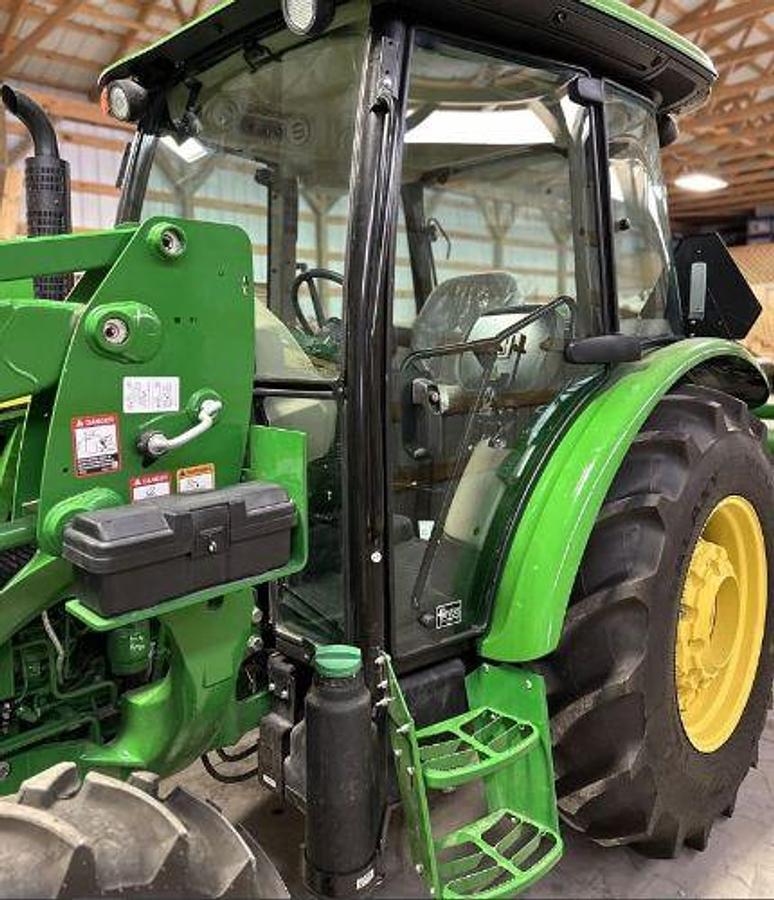 Used 2022 JOHN DEERE 5055E