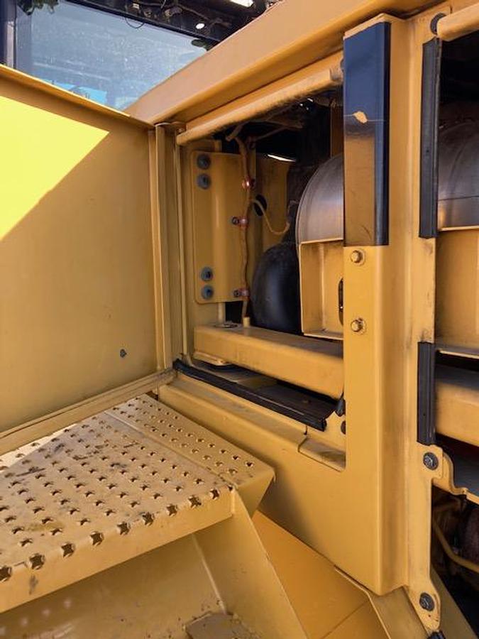 Used 2016 CATERPILLAR 988K