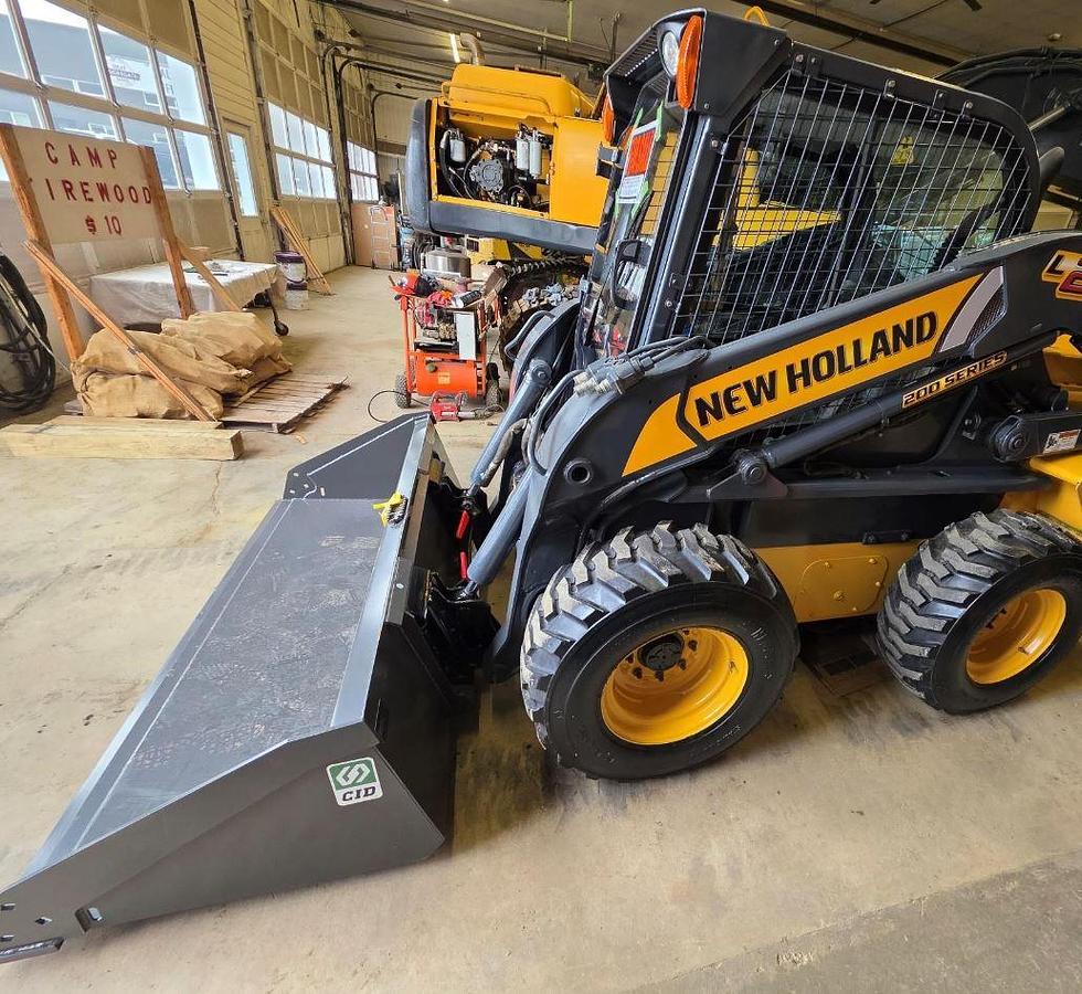 Used 2011 New Holland L225