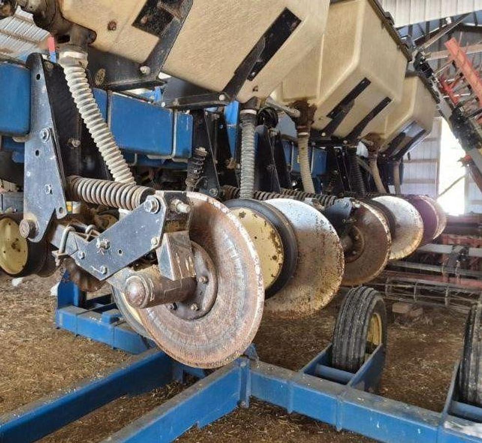 Used 1998 KINZE 2500