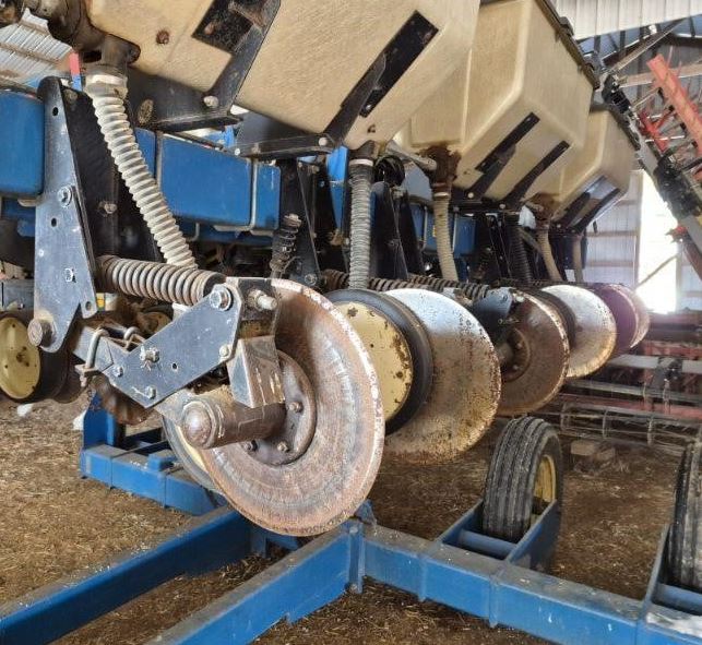 Used 1998 KINZE 2500