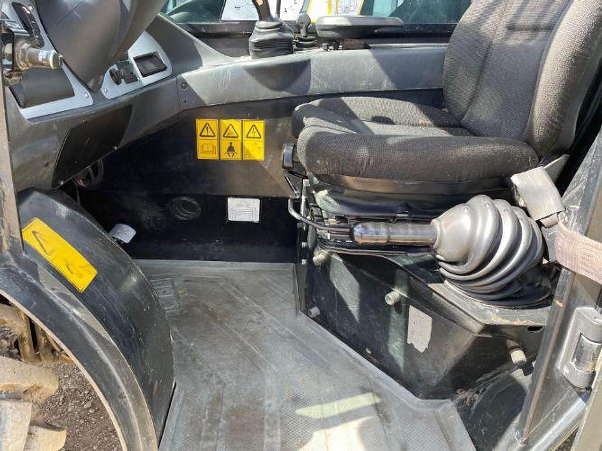 Used 2010 JCB 515-40