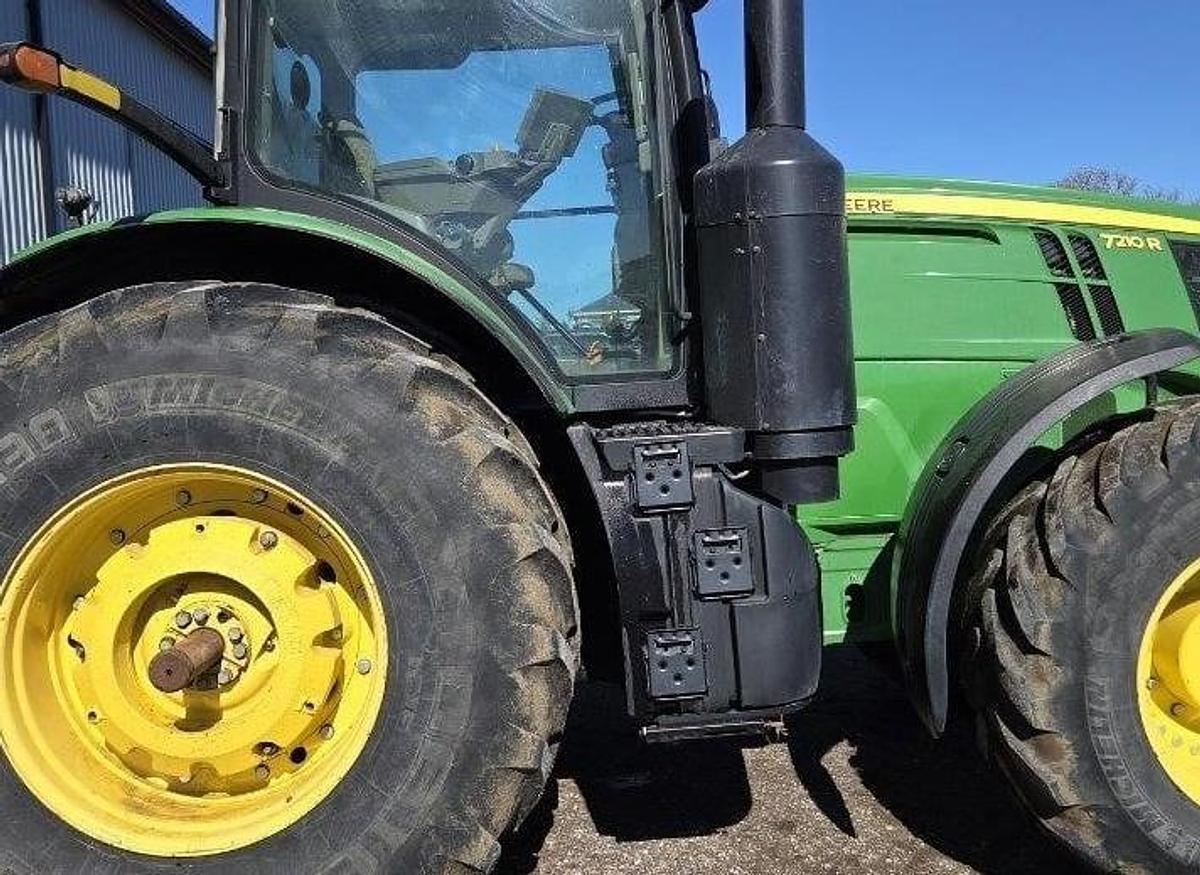 Used 2015 John Deere 7210R MFWD Tractor with IVT