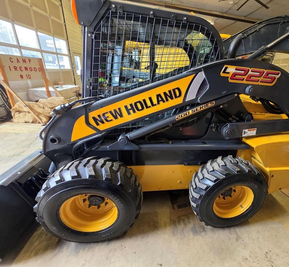Used 2011 New Holland L225