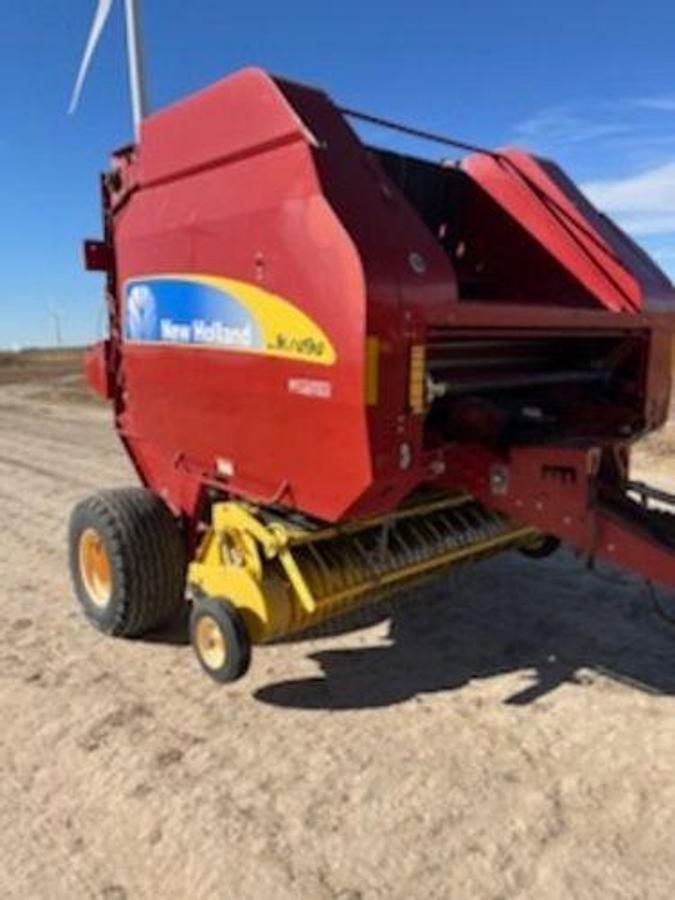 Used 2010 NEW HOLLAND BR7090