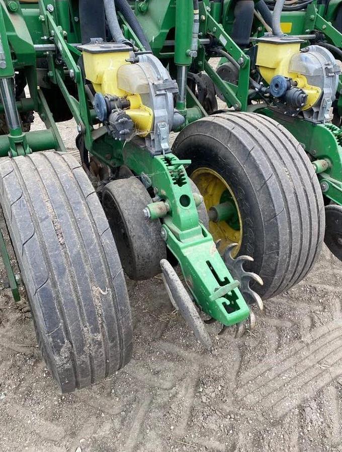 Used 2011 JOHN DEERE 1770NT
