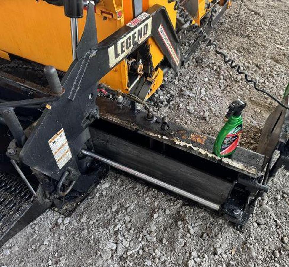 Used 2023 Leeboy 7000C