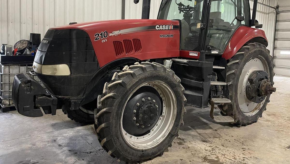 Used 2011 CASE IH MAGNUM 210 CVT Tractor