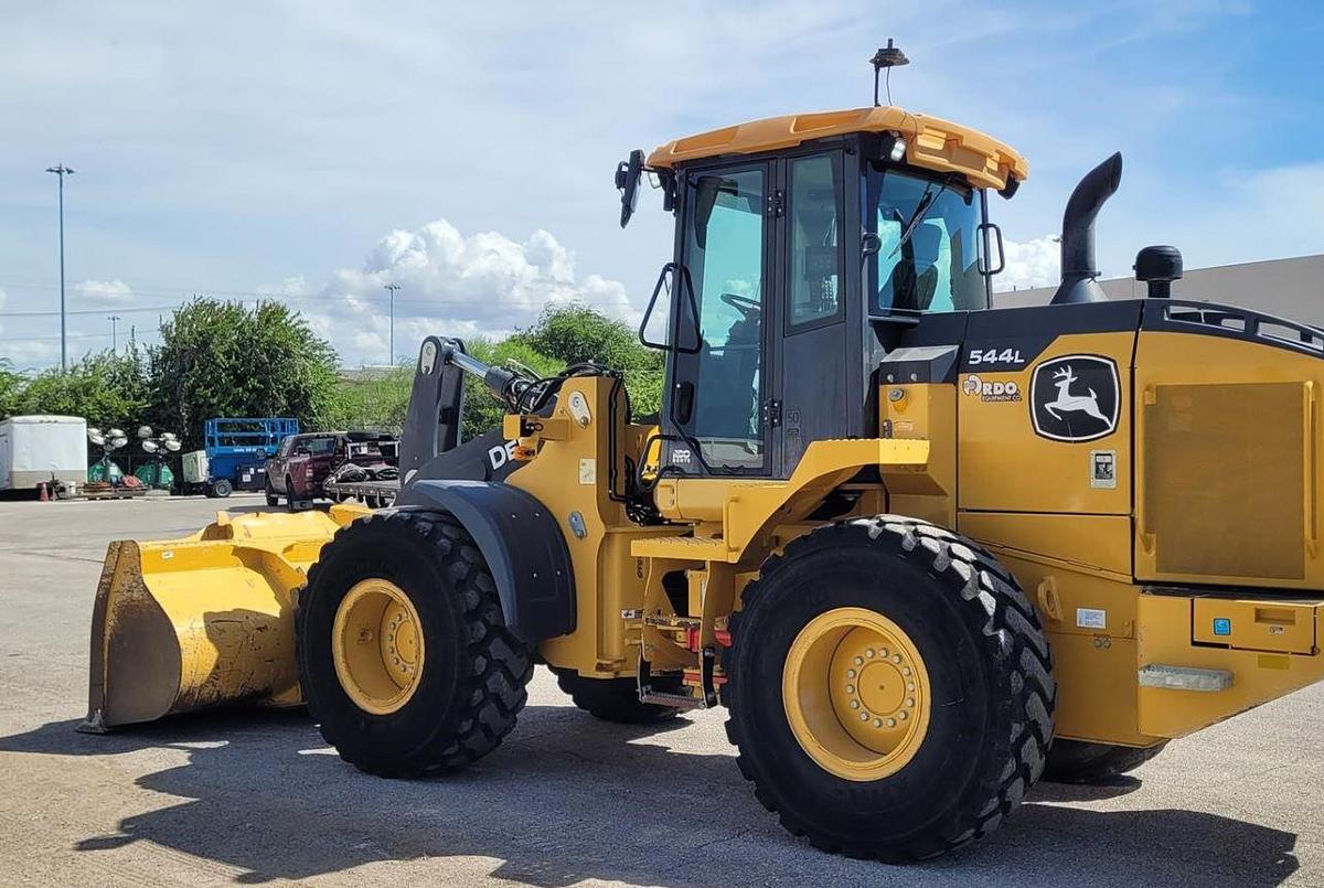 Used 2019 Deere 544L