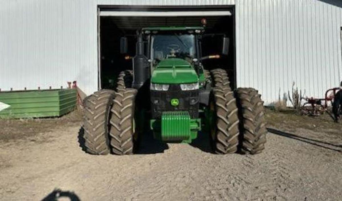 Used 2017 JOHN DEERE 8320R