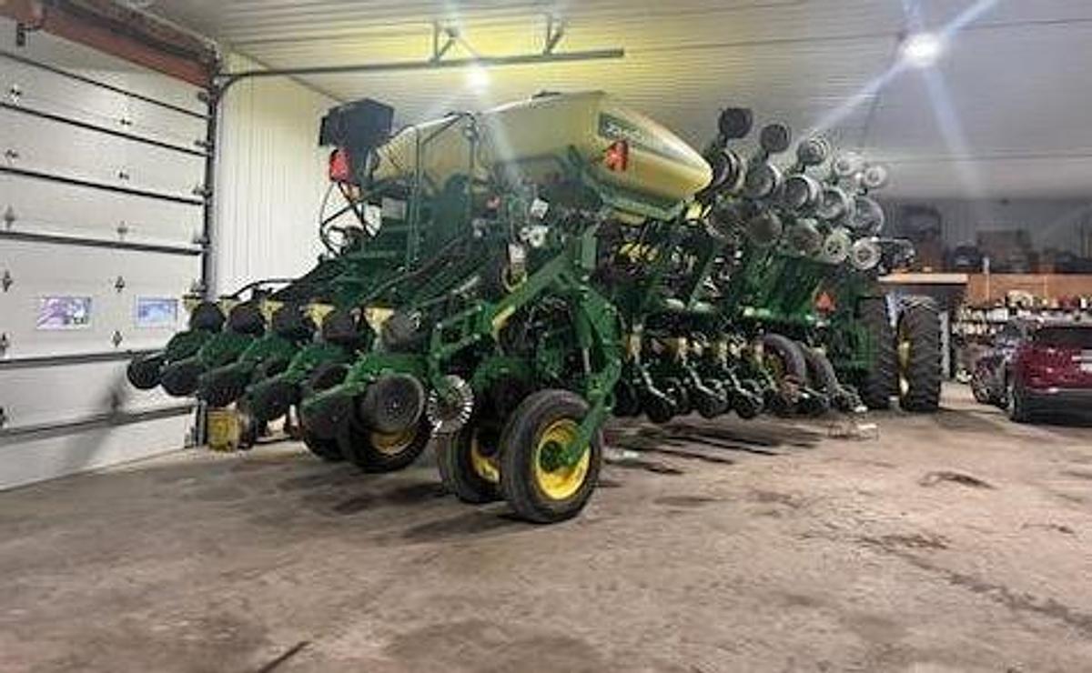 Used 2013 JOHN DEERE 1790 Planter