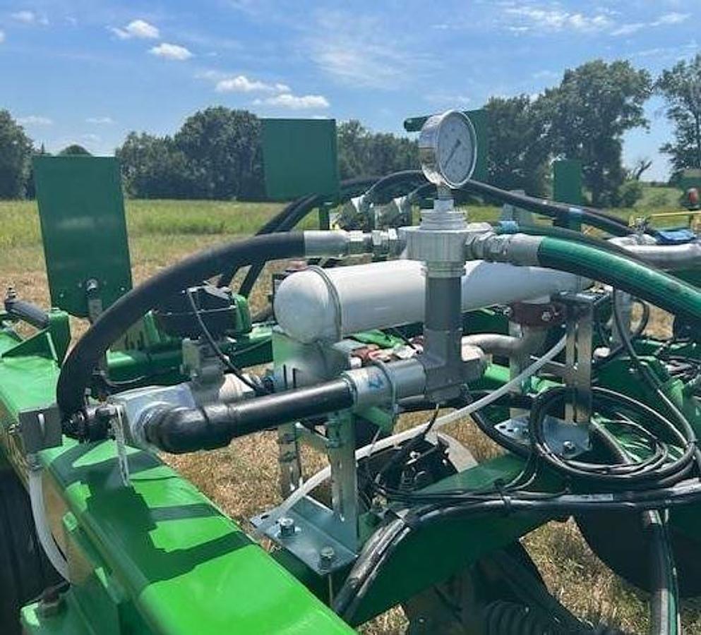 Used 2011 JOHN DEERE 2510H Fertilizer Applicator