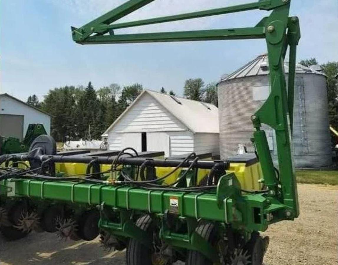 Used 2009 John Deere 1770NT Planter