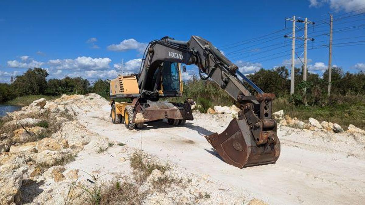 Used 2005 Volvo EW180B