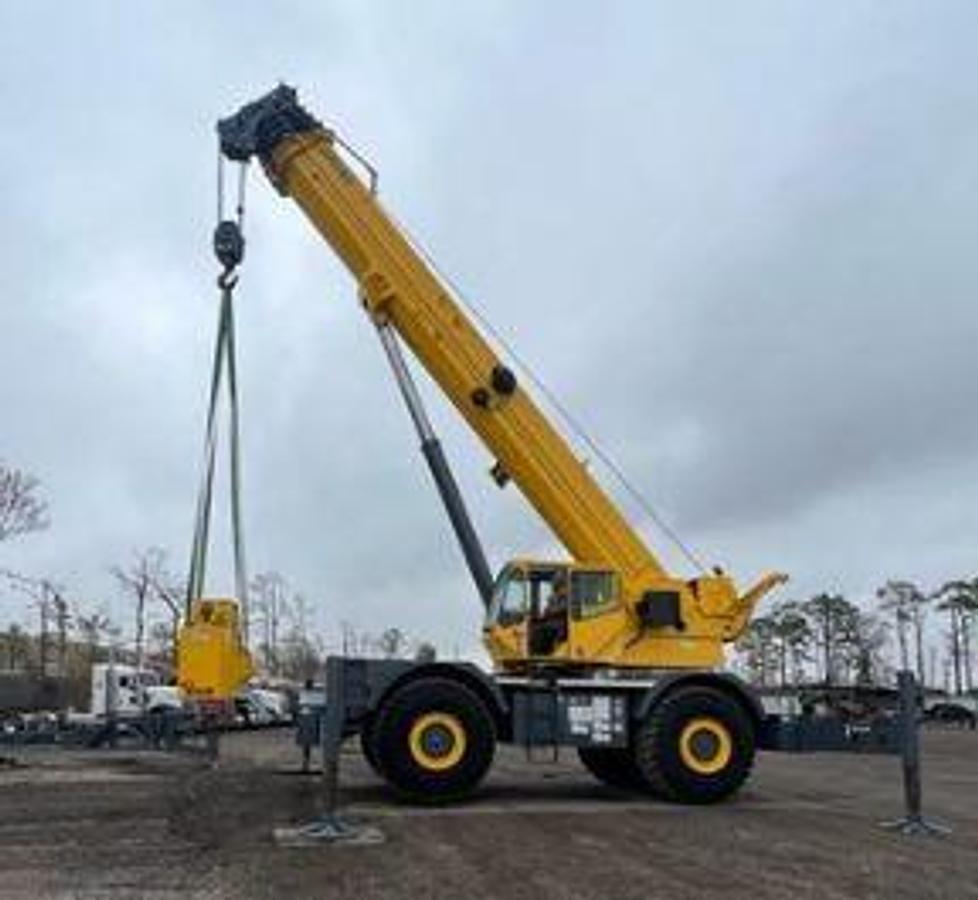 Used 2008 GROVE RT890E