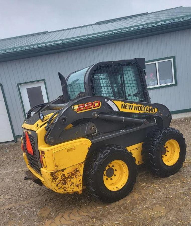 Used 2011 New Holland L220