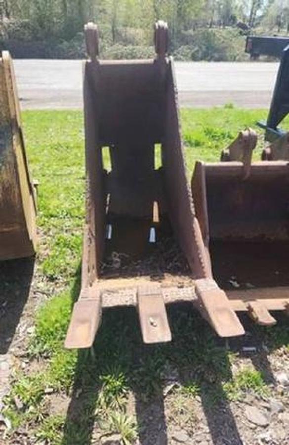 Used 1980 Caterpillar 235