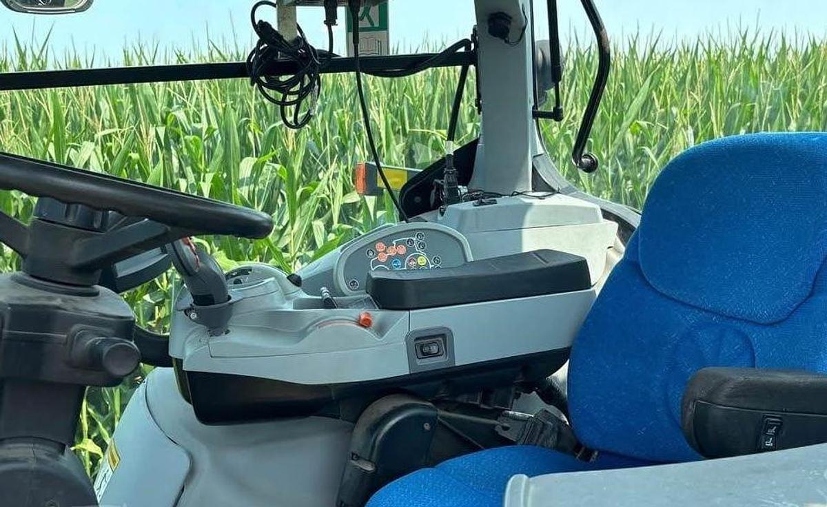 Used 2010 NEW HOLLAND T7060 Tractor