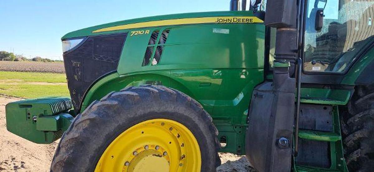 Used 2015 JOHN DEERE 7210R