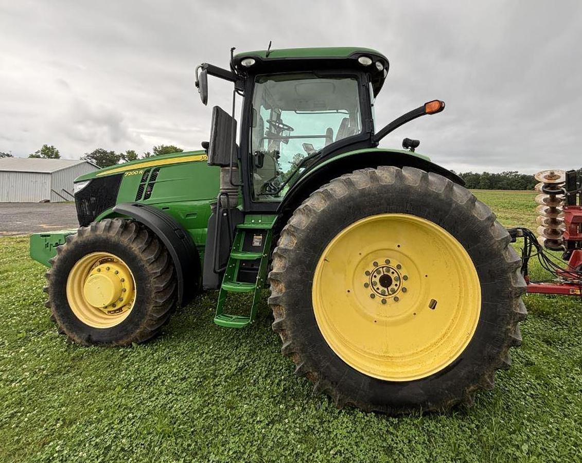 Used 2011 John Deere 7200R