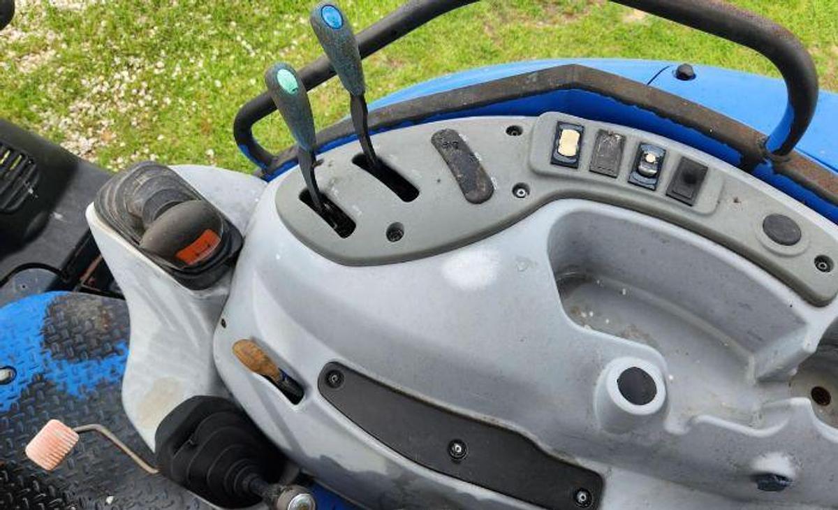 Used 2017 NEW HOLLAND TS6 110