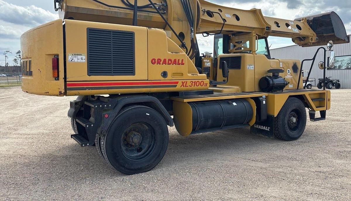 Used 2016 Gradall XL3100 LV