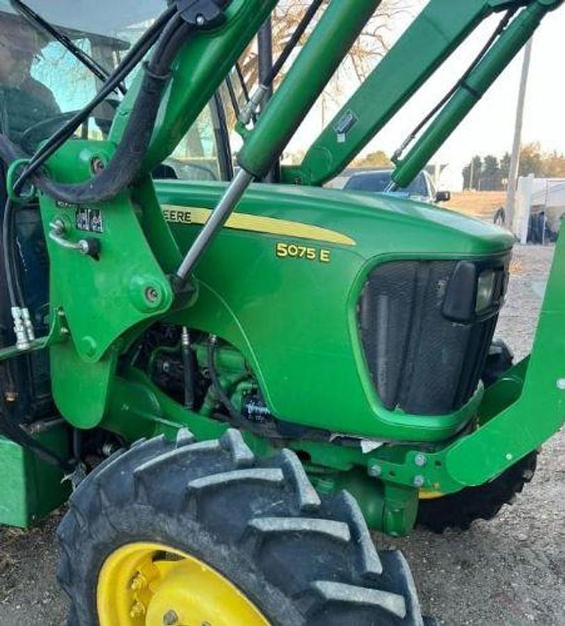 Used 2014 JOHN DEERE 5075E