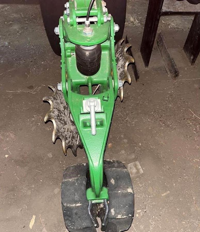 Used JOHN DEERE 1720 Planter