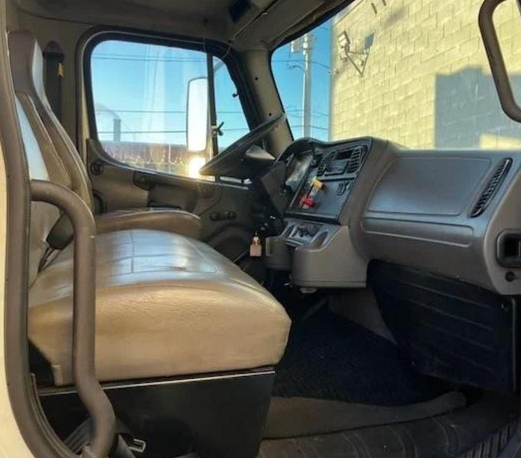 Used 2007 PALFINGER PK23002 MOUNTED ON 2007 FREIGHTLINER BUSINESS CLASS M2 106