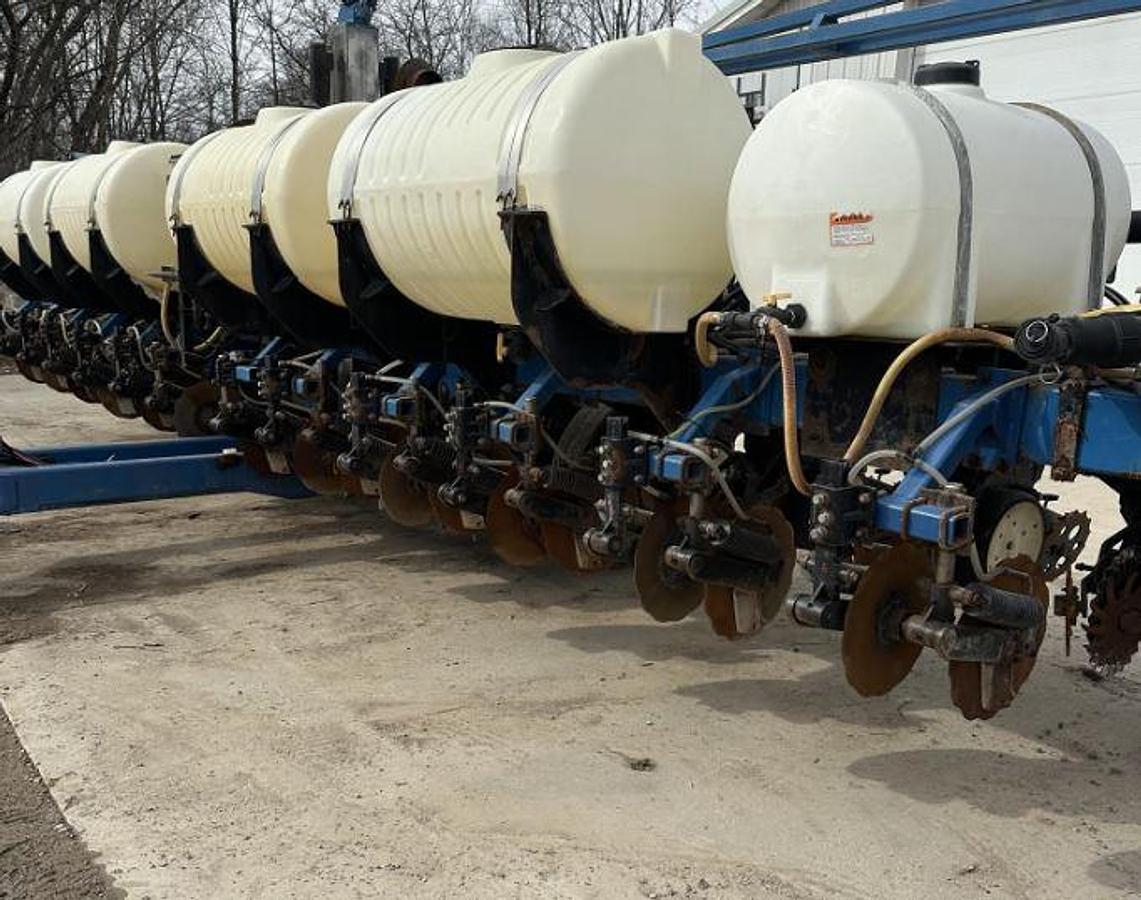 Used 1999 Kinze 2600