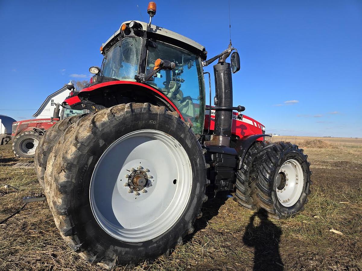 Used 2011 MASSEY FERGUSON 8690 Tractor