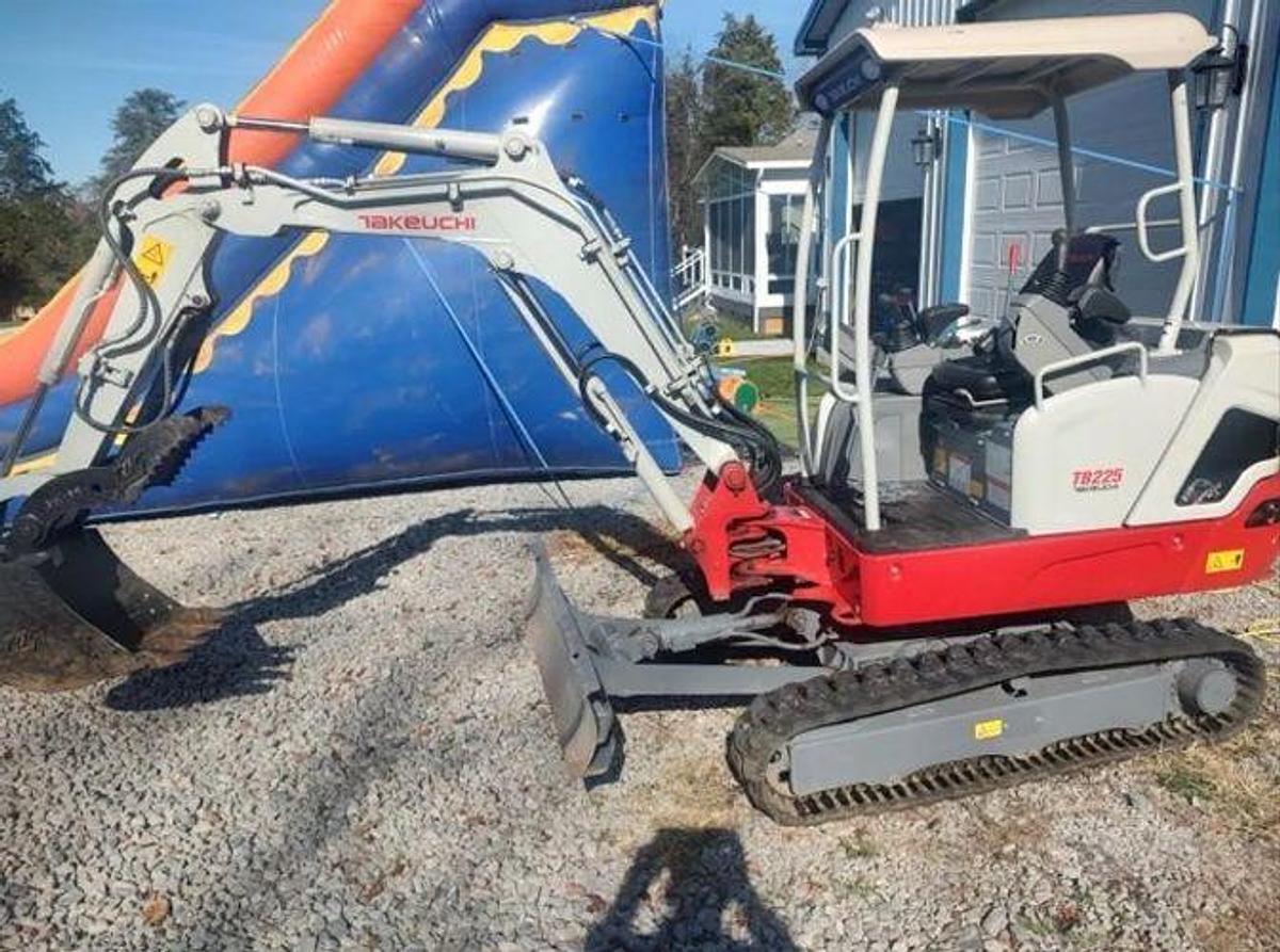 Used 2022 TAKEUCHI TB225