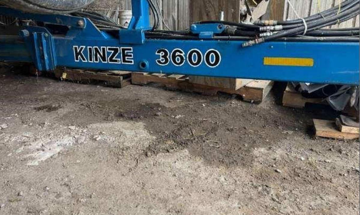 Used 2009 Kinze 3600 Planter (Retrofit 2017)