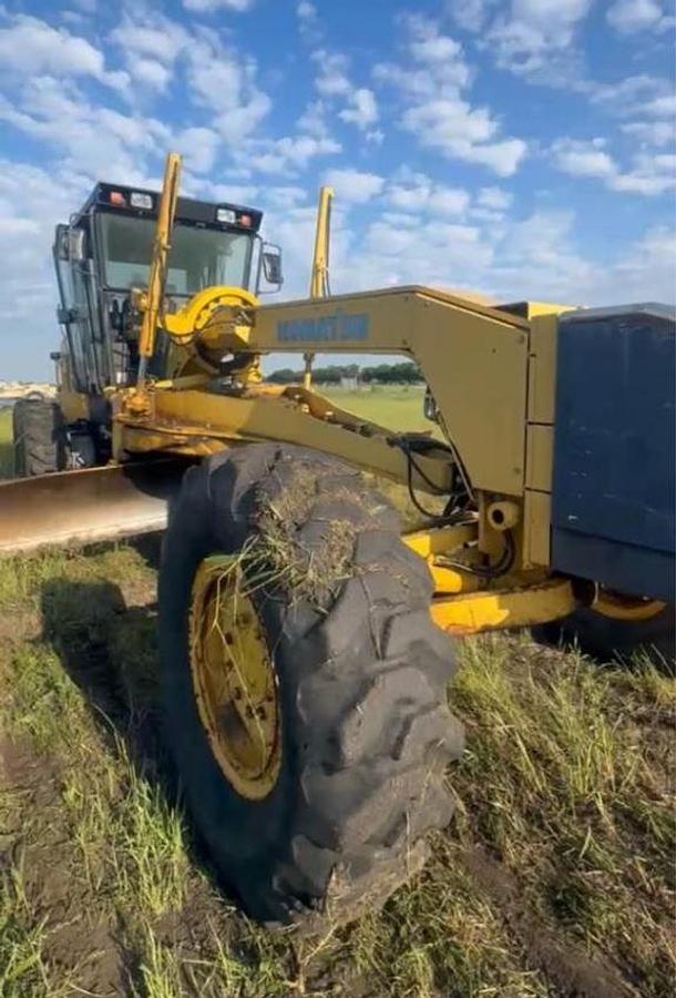 Used 2000 Komatsu GD655 Motor Grader