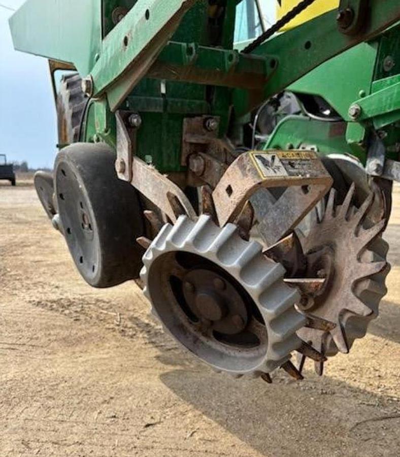 Used 2003 JOHN DEERE 1760