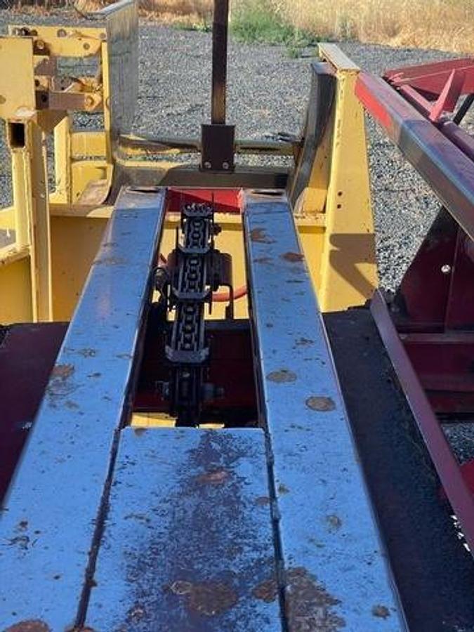 Used 1985 New Holland 1068 Bale Accumulator