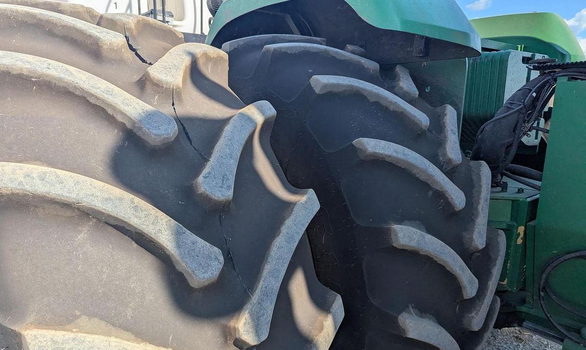 Used 2001 JOHN DEERE 9400 Tractor