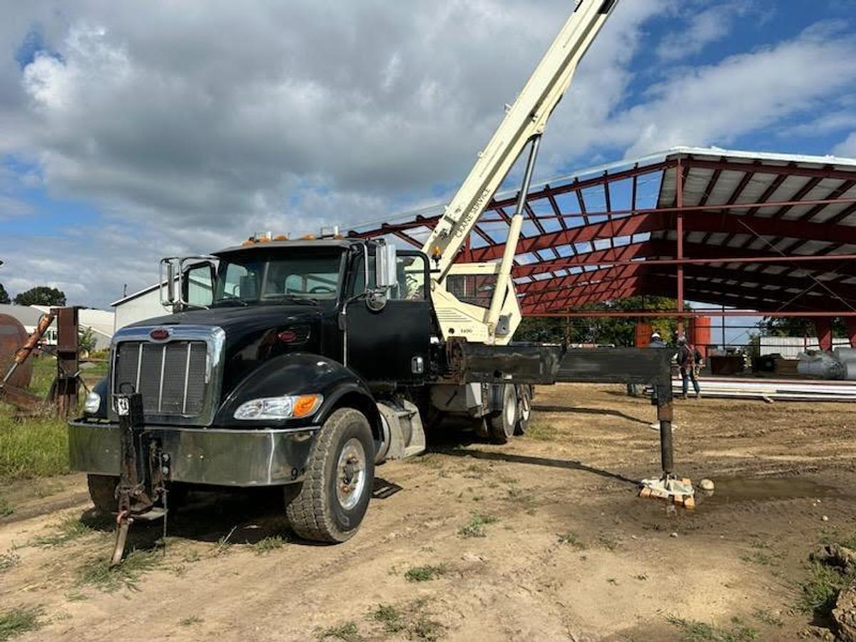 Used 2000 National 33 Ton Crane Truck Mounted on a Peterbilt