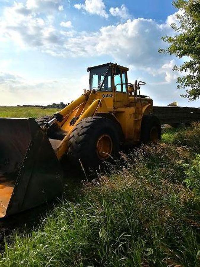 Used 1980 JOHN DEERE 844