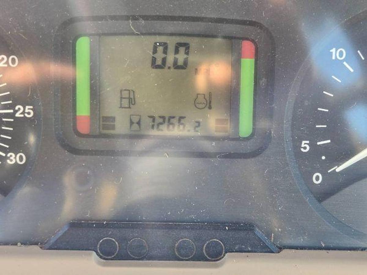 Used 2006 JOHN DEERE 6415 Tractor