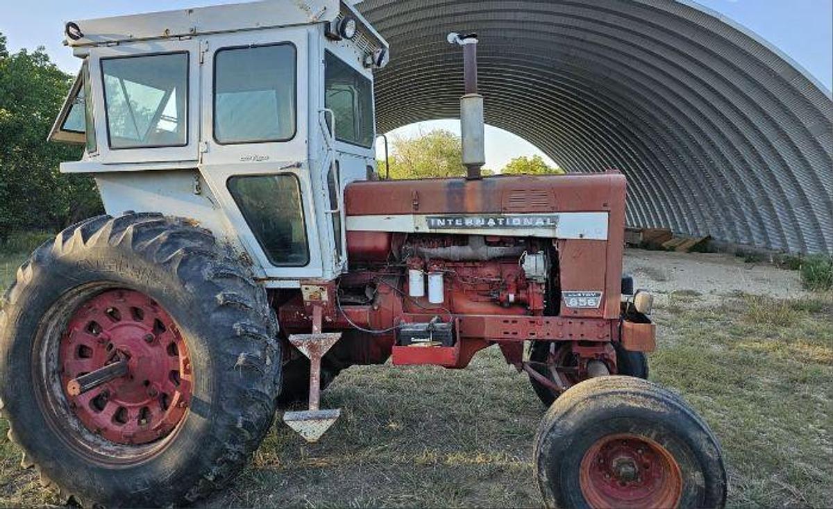 Used 1968 INTERNATIONAL 856 Custom