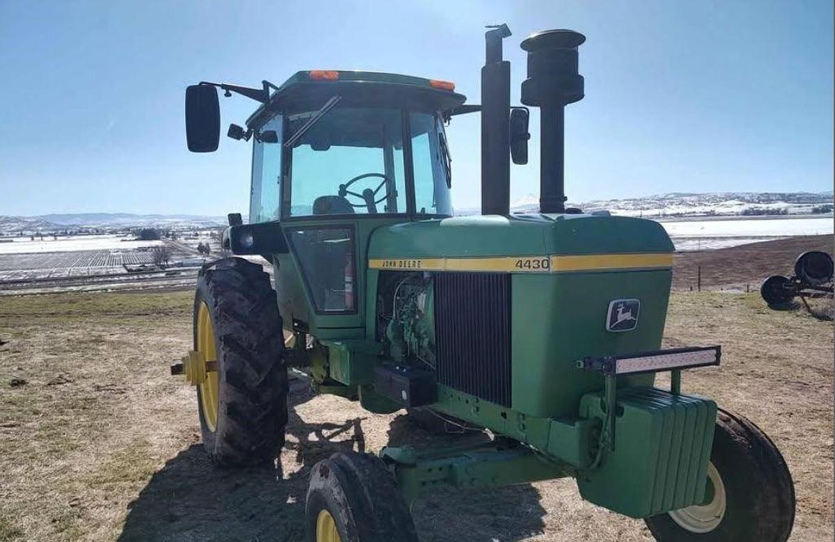 Used JOHN DEERE 4430