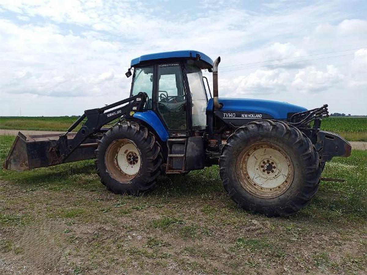 Used 2002 NEW HOLLAND TV140