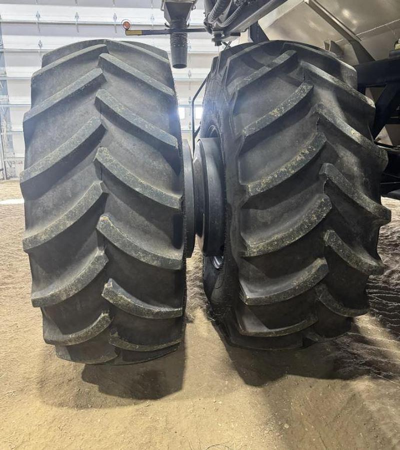 Used 2018 Bourgault 3820-60 & 2021 9950 Cart